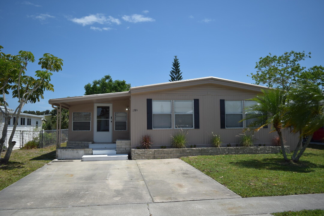 1781 Live Oak St NE in Palm Bay, FL - Building Photo