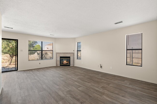 4952 Butte Pl NW in Albuquerque, NM - Building Photo - Building Photo