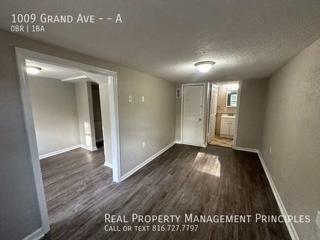 1009 Grand Ave-Unit -A in Leavenworth, KS - Building Photo - Building Photo