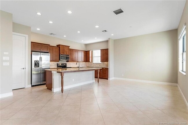 property at 569 SE Fascino Cir