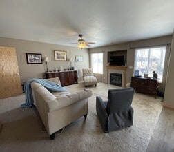 415 Washington Ave in North Liberty, IA - Building Photo - Building Photo