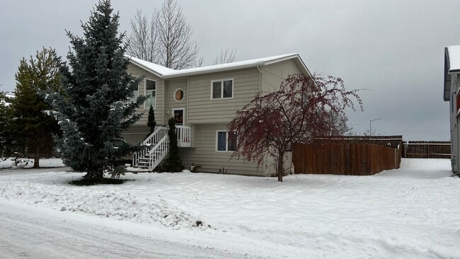 320 Peppertree Loop in Anchorage, AK - Building Photo - Building Photo