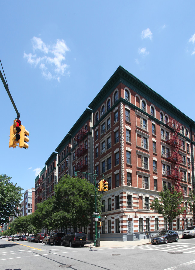 400 Manhattan Ave in New York, NY - Foto de edificio - Building Photo