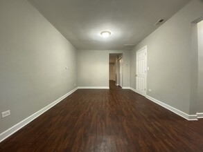 2034 N Kedvale Ave in Chicago, IL - Building Photo - Building Photo