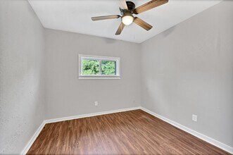 601 Booker T Washington St in Conroe, TX - Building Photo - Building Photo