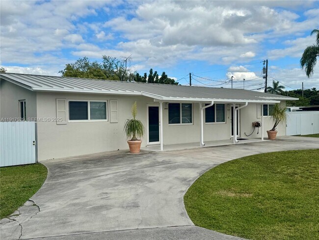 8101 SW 4th St in Miami, FL - Foto de edificio - Building Photo