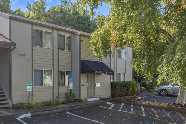 Downing Hills Apartments in Beaverton, OR - Building Photo - Building Photo