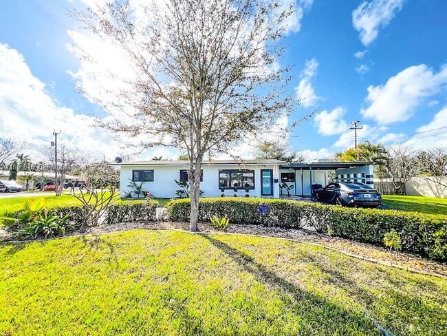 3049 NW 6th Ave in Wilton Manors, FL - Building Photo - Building Photo