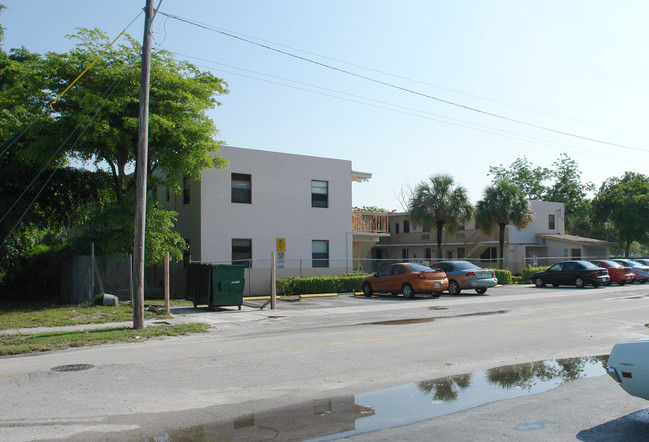 819 NW 3rd St in Fort Lauderdale, FL - Foto de edificio - Building Photo