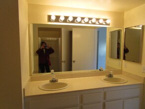 3430 Crystal Wood Dr in Oceanside, CA - Building Photo - Building Photo