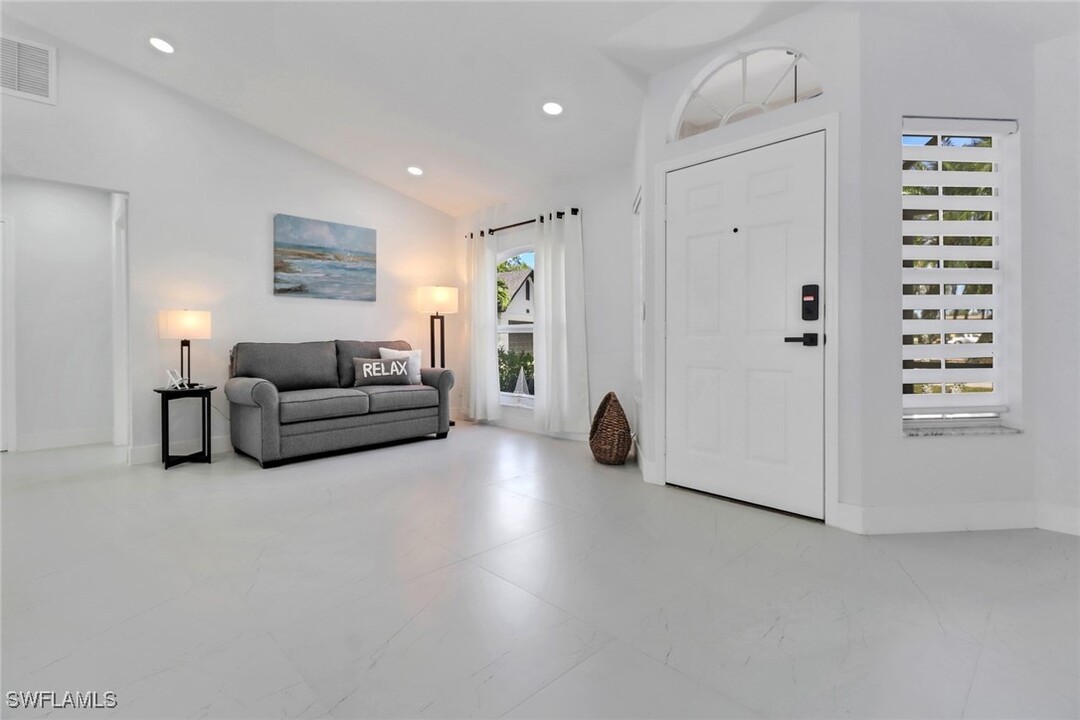172 Plantation Cir in Naples, FL - Building Photo