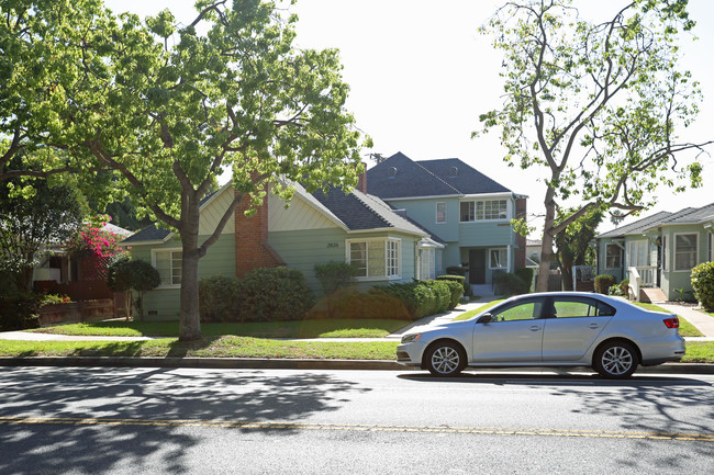 2826 Montana Ave in Los Angeles, CA - Building Photo - Building Photo