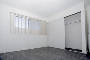 Westland @ Dawson in Long Beach, CA - Building Photo