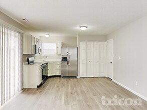 824 Daybreak Dr in Avon, IN - Building Photo - Building Photo