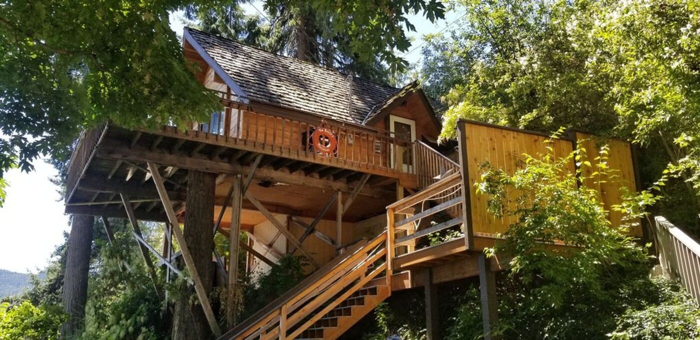 9232 S Lakeshore Rd in Chelan, WA - Building Photo
