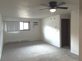 1510 E Gateway Cir S in Fargo, ND - Building Photo