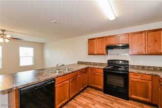 1444 NW 31st Ave in Cape Coral, FL - Building Photo - Building Photo