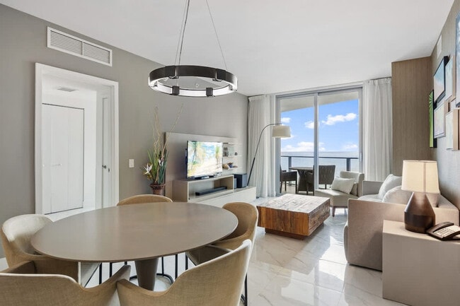 4011 S Ocean Dr in Hollywood, FL - Foto de edificio - Building Photo