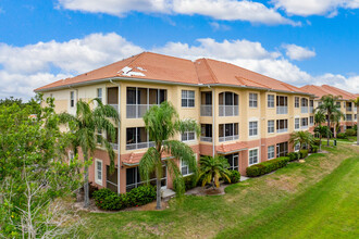 Van Loon Commons Condominiums in Cape Coral, FL - Foto de edificio - Building Photo