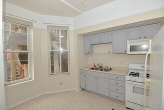 1741 W Huron St, Unit 2 in Chicago, IL - Building Photo - Building Photo