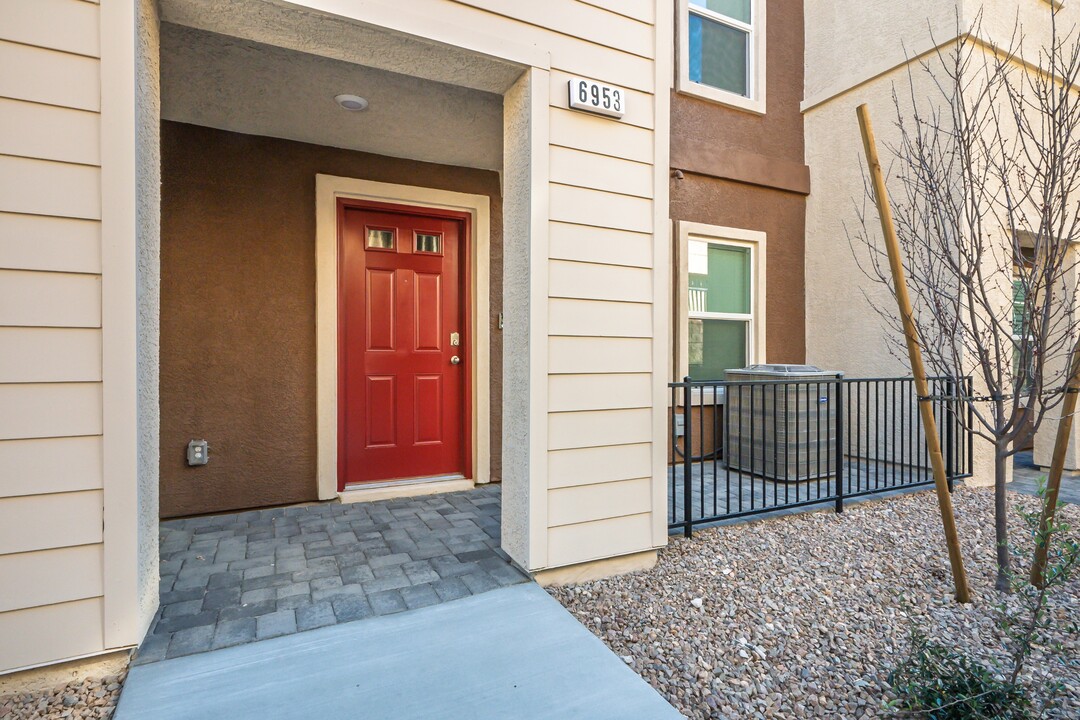 6953 Ashton Rdg St in Las Vegas, NV - Building Photo