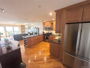 353 W Broadway in Long Beach, NY - Building Photo - Building Photo