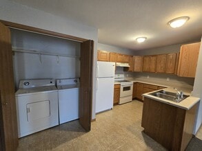 611 Johnson St in Waterloo, IA - Building Photo - Building Photo