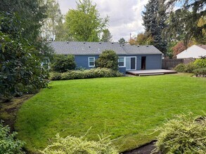 8516 SW 58th Ave in Portland, OR - Building Photo - Building Photo