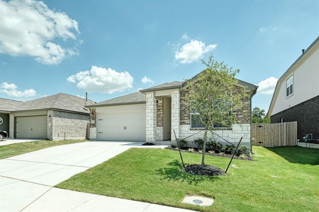 1300 Acorn Oak Dr in Georgetown, TX - Building Photo