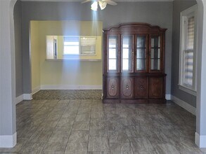 3828 Ave S in Galveston, TX - Building Photo - Building Photo