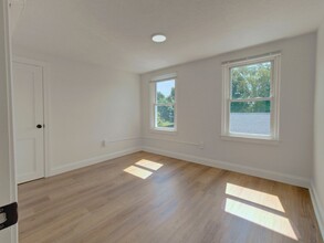 16 Benham Rd in Groton, CT - Foto de edificio - Building Photo