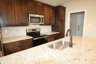 1328 White Sand Dr in Azle, TX - Foto de edificio - Building Photo