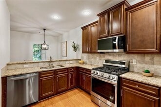 313 Hidden Creek Ln in Canton, GA - Building Photo - Building Photo