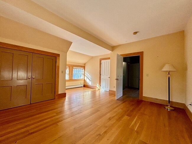 527 Main St in Ashfield, MA - Foto de edificio - Building Photo