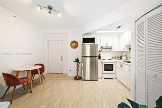 3051 SW 27th Ave in Miami, FL - Building Photo - Building Photo