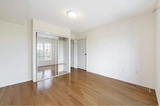 2 BED PLUS DEN - 1 BATH - SCARBOROUGH -  FOURPLEX in Toronto, ON - Building Photo - Building Photo