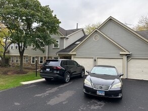 162 Stirling Ln in Schaumburg, IL - Building Photo - Building Photo