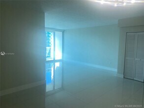 7501 E Treasure Dr-Unit -2M in North Bay Village, FL - Building Photo - Building Photo