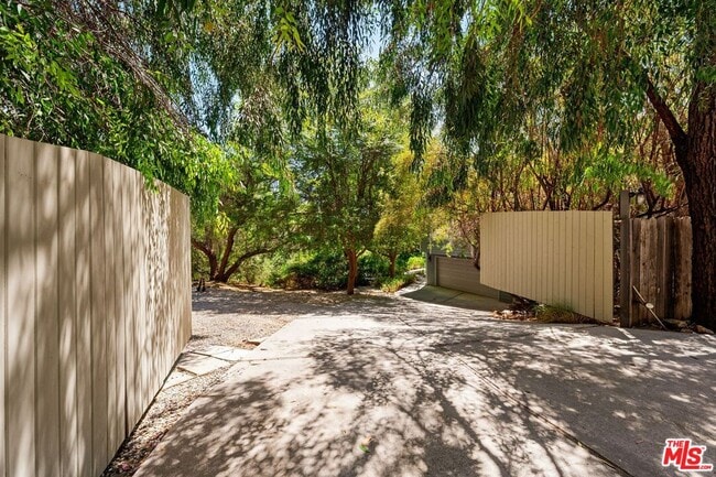 22760 Chamera Ln
