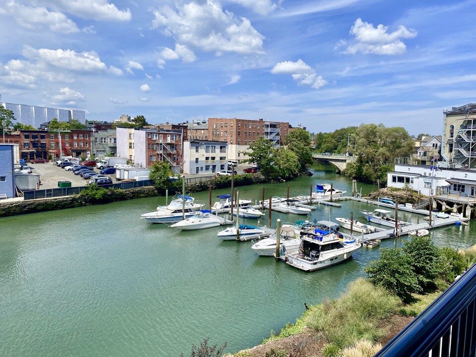 Head of the Harbor South in Norwalk, CT - Building Photo