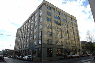 Irving Street Lofts in Portland, OR - Building Photo - Building Photo