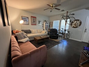 1701 J J Seabrook Dr in Austin, TX - Building Photo - Building Photo