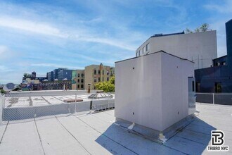 92 Manhattan Ave in Brooklyn, NY - Building Photo - Building Photo