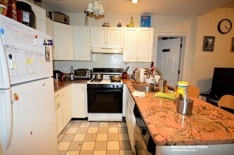 324 Saint Paul St, Unit 4 in Brookline, MA - Building Photo - Building Photo