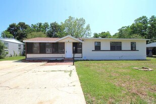 86 S Madison Dr in Pensacola, FL - Building Photo