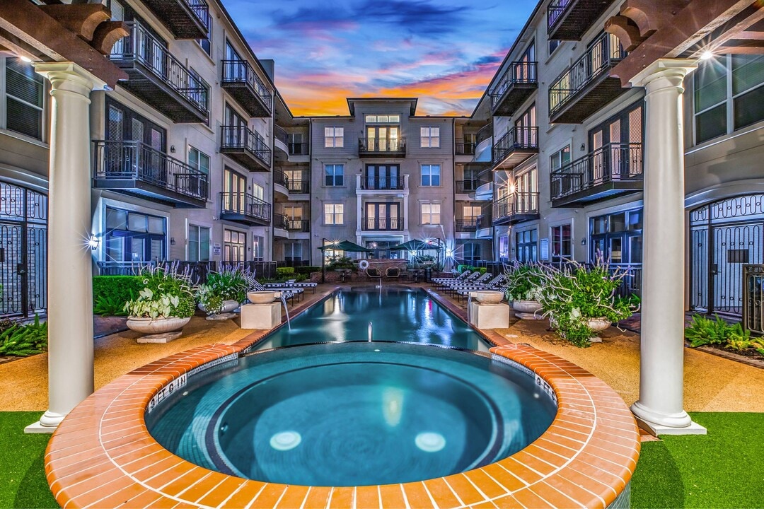 La Maison River Oaks in Houston, TX - Foto de edificio