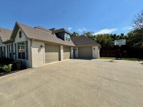 2715 N Floral Ct in Fayetteville, AR - Building Photo - Building Photo