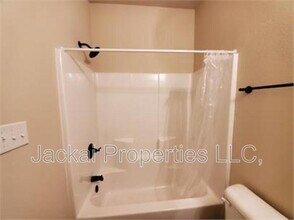 214 N Ricketts St in Sherman, TX - Building Photo - Building Photo