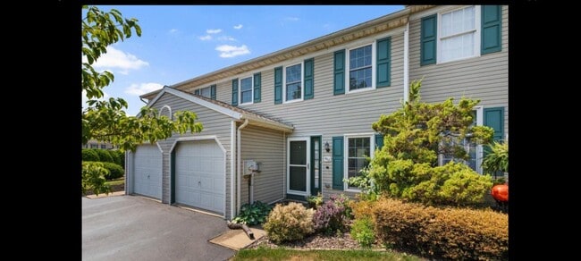 462 Crosswinds Dr in Lititz, PA - Building Photo - Building Photo