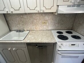 123 Sewall Ave, Unit 2D in Brookline, MA - Foto de edificio - Building Photo